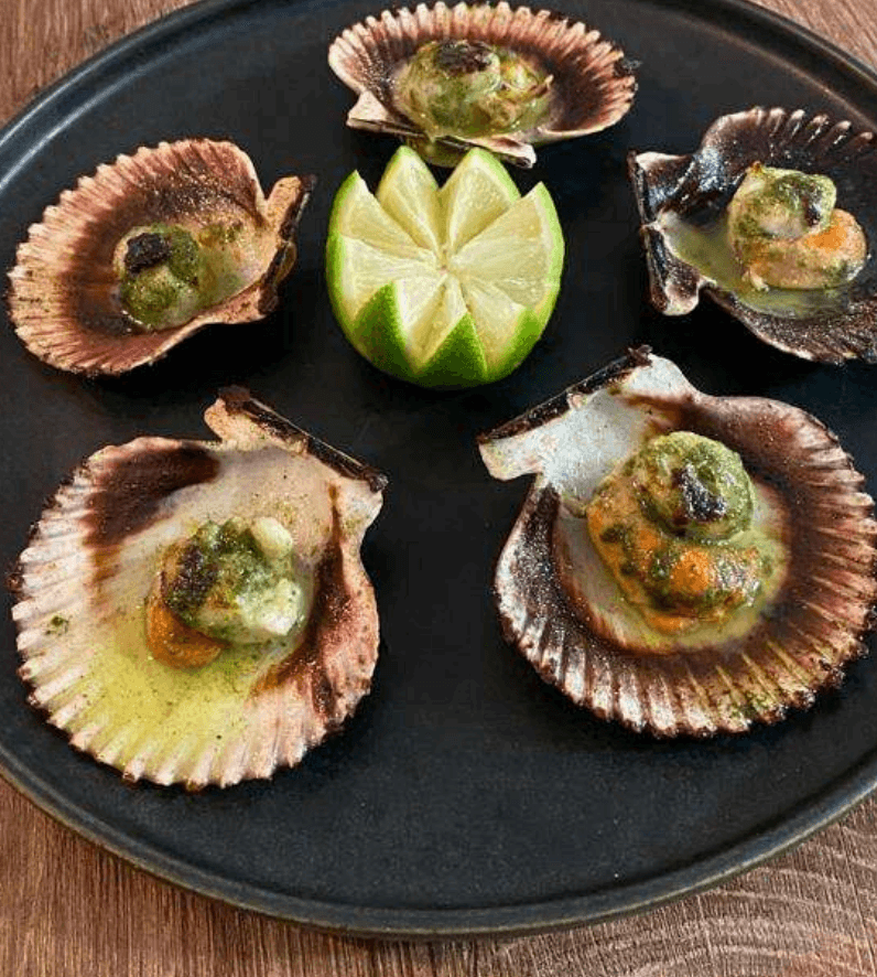 Vieiras a la plancha en salsa de huacatay
